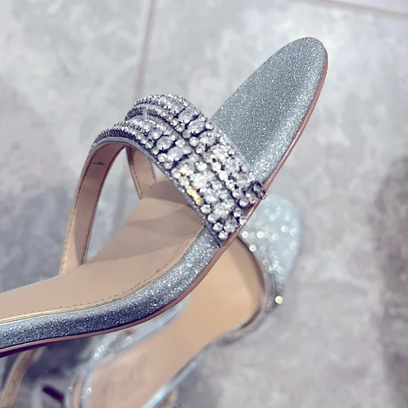 Jewel Badgley Mischka Rosa Sandals in Silver Size 10M in Box